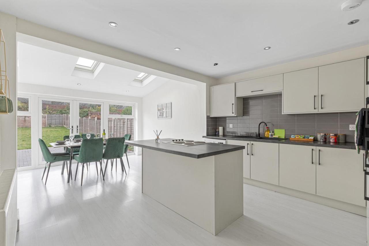 Tipton 3 Bedroom House Garden Sleeps 7 - Jrr Stays Coseley Exterior foto